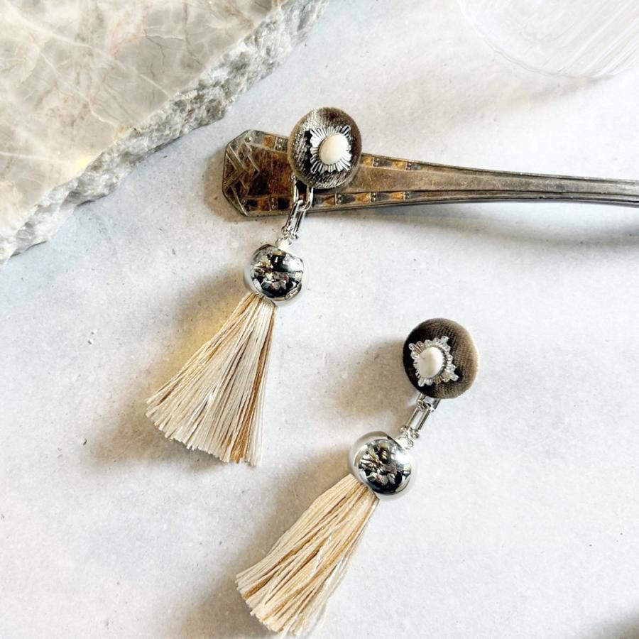 amplis・アンプリス king tassel pierce -Beige- / ピアス タッセル | amplis