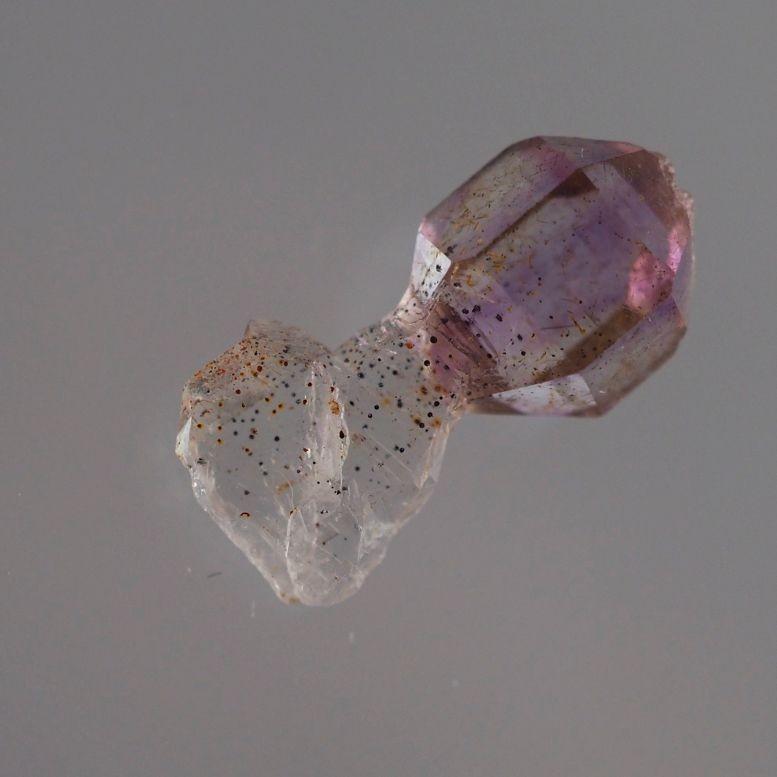 アメシスト 日本式双晶 84度33分 透明感 アメジスト セプター Ajlt0003 ミネルラ 通販 Yahoo ショッピング