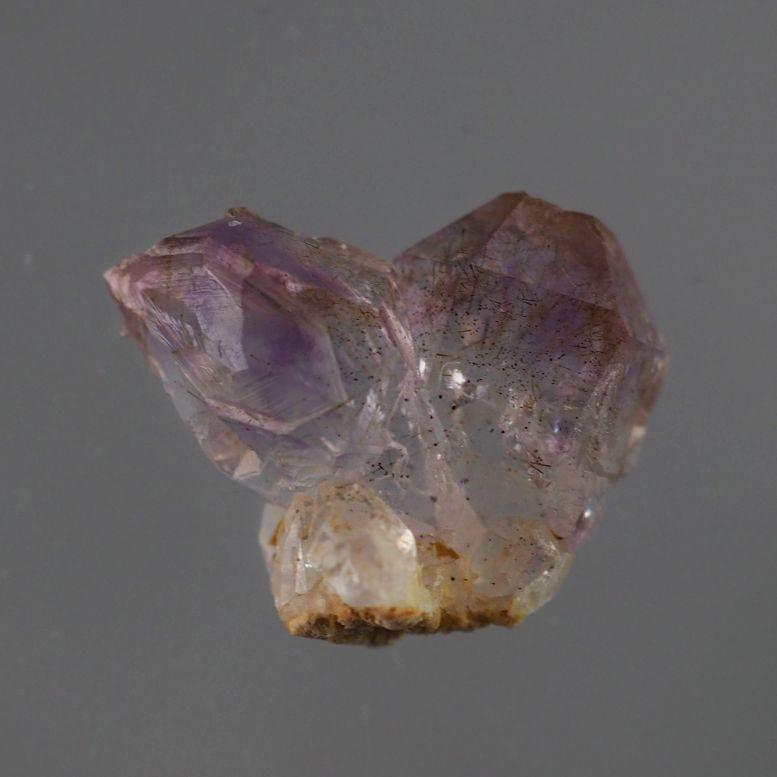 アメシスト 日本式双晶 84度33分 透明感 アメジスト Ajlt0006 ミネルラ 通販 Yahoo ショッピング