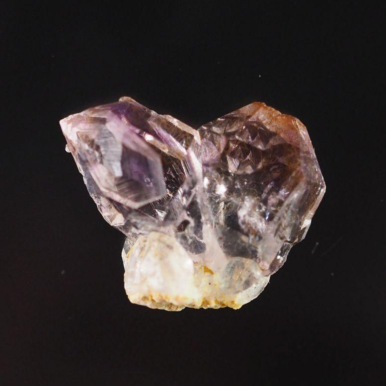 アメシスト 日本式双晶 84度33分 透明感 アメジスト Ajlt0006 ミネルラ 通販 Yahoo ショッピング