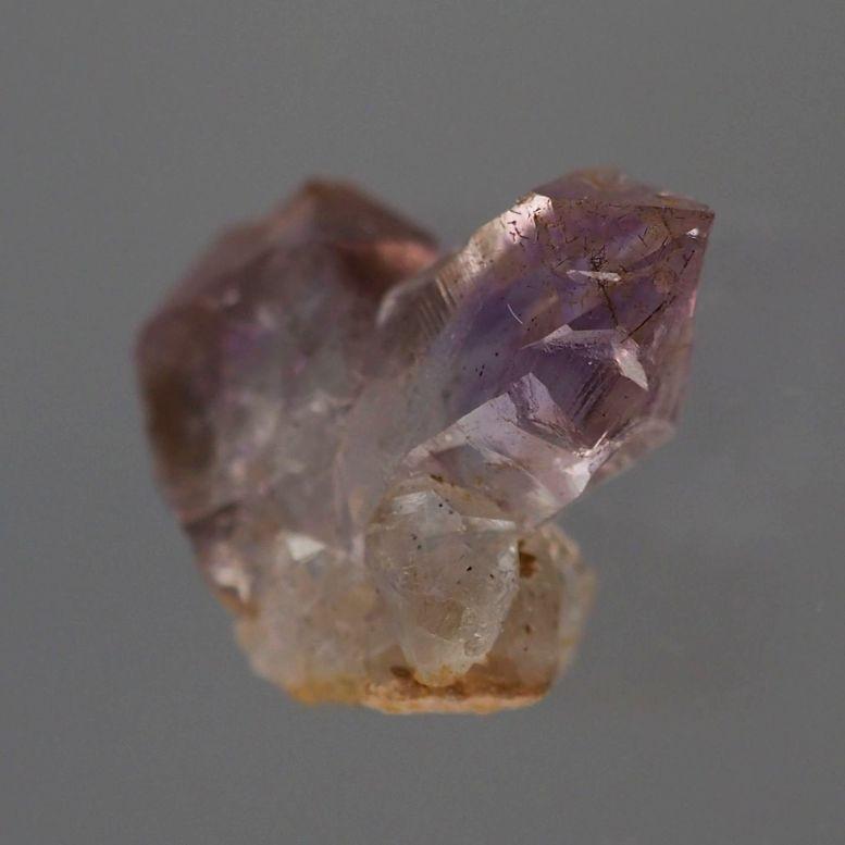 アメシスト 日本式双晶 84度33分 透明感 アメジスト Ajlt0006 ミネルラ 通販 Yahoo ショッピング