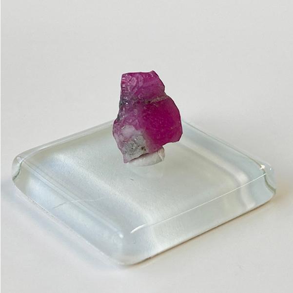 アフガニスタン産ルビー原石 標本 蛍光鉱物（送料無料