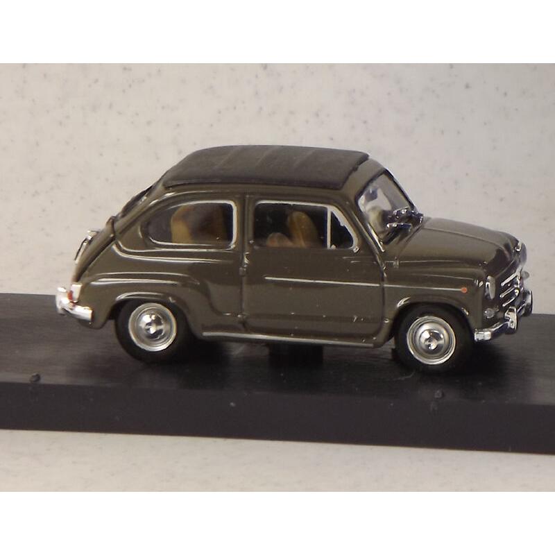 【500個限定】BRUMM製 1/43 FIAT　600D　1960　カタログ付 新品未開封 S=1/43 brumm ブルム R318-02 Fiat フィアット600D