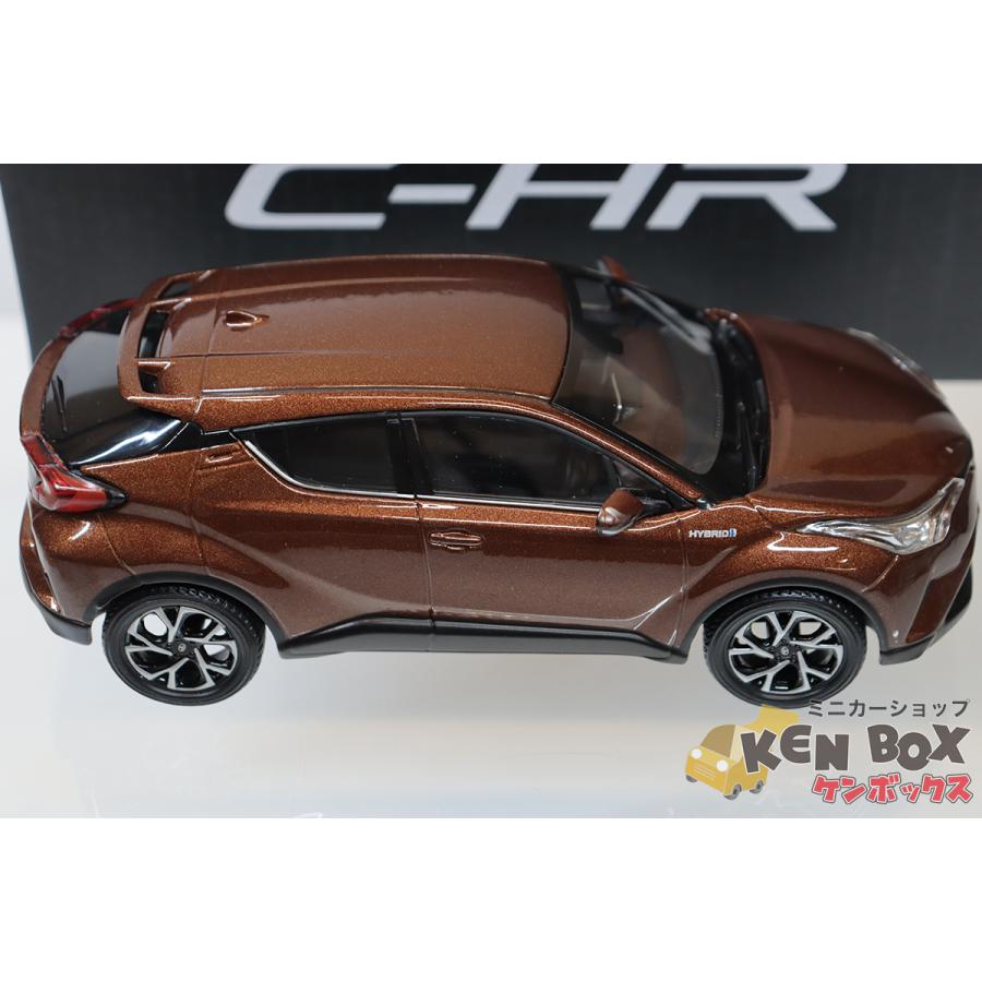 S=1/30 色見本ミニカー TOYOTAトヨタ C-HR(ダークブラウンマイカ
