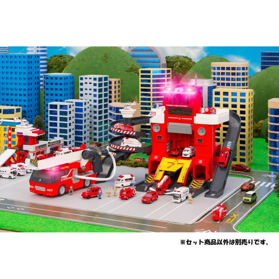 トミカワールド 無線でピピッと出動指令! 変形ファイヤーステーション