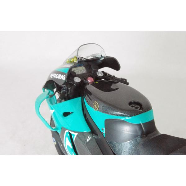 ミニチャンプス ○ 1/12 ヤマハ 〓 YZR-M1 + バレンティーノ