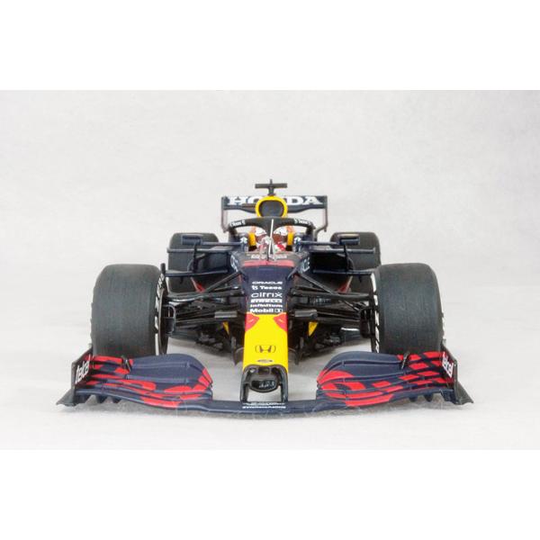 ミニチャンプス ○ 1/18 レッド ブル 〓 ホンダ RB16B / M.フェルフ