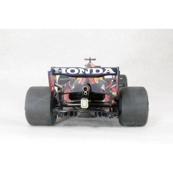 ミニチャンプス ○ 1/18 レッド ブル 〓 ホンダ RB16B / M.フェルフ