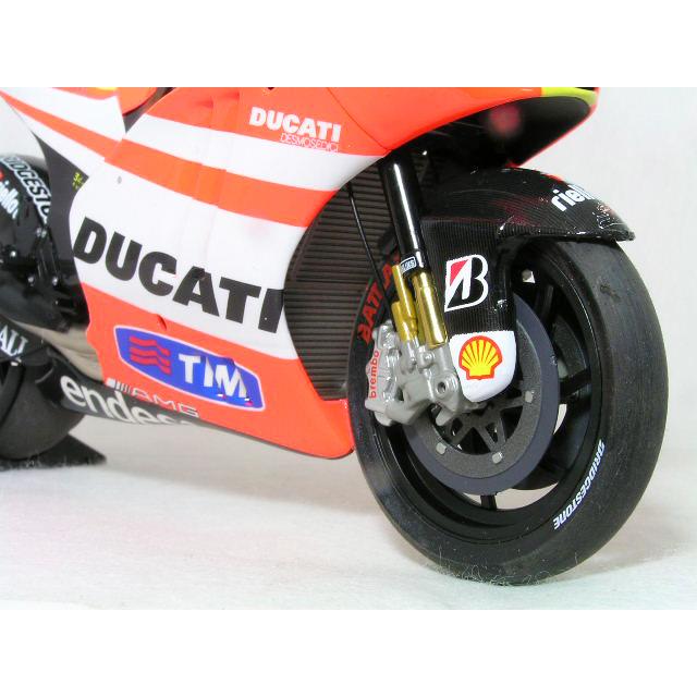 ●  1/12 ドゥカティ 〓 デスモセデッチ GP11.2 / バレンティーノ・ロッシ Moto GP 2011 〓 DUCATI｜minicar-olive｜03