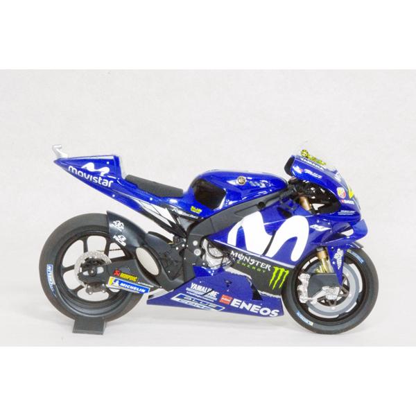 ミニチャンプス ○ 1/12 ヤマハ 〓 YZR-M1 + フィギュア / V.ロッシ