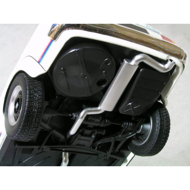 ミニチャンプス 1/18 BMW 〓 2002 ターボ / 1973年 ホワイト 〓 BMW