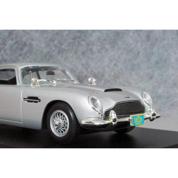 ミニチャンプス ○ 1/43 アストン マーチン 〓 007 カジノ