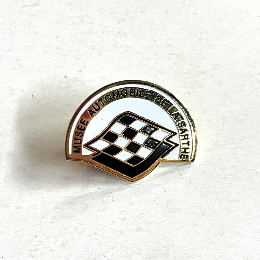 現品 MUSEE AUTOMOBILE DE LA SARTHE ピンバッヂ : ミニマルヤマ