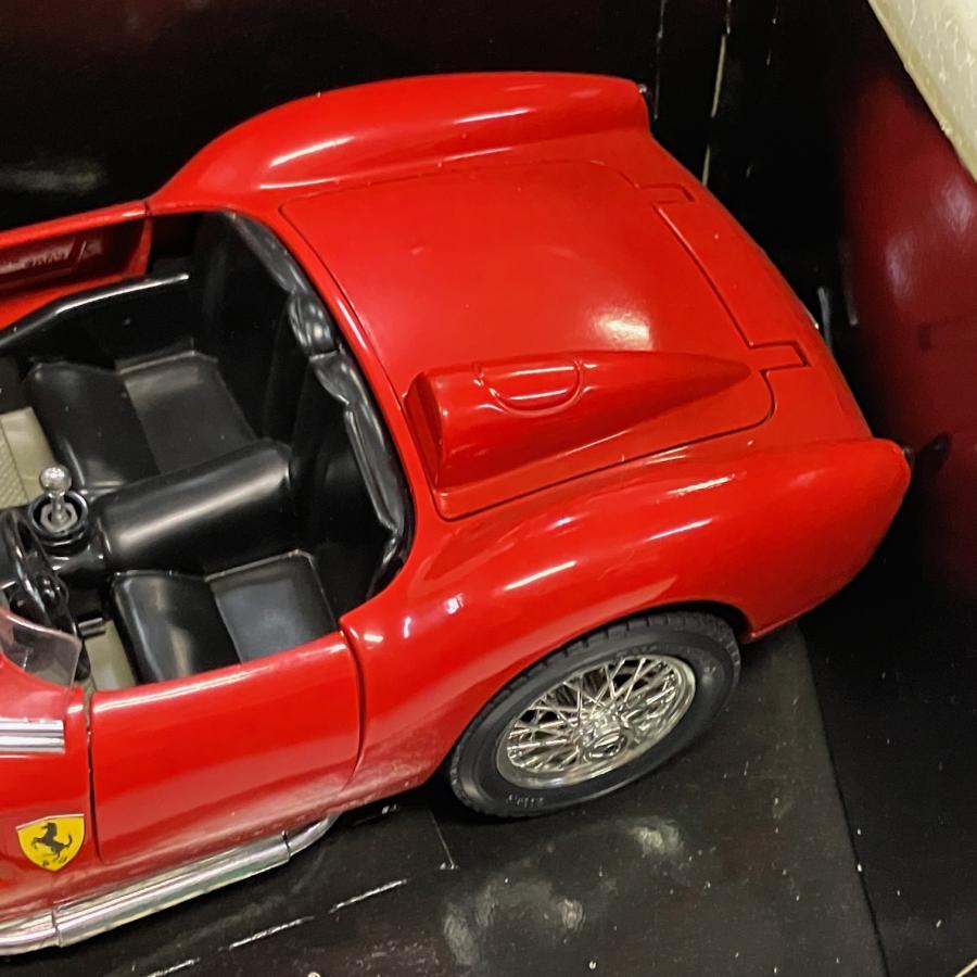 Ferrari 新品 絶版 BBURAGO 1/18 FERRARI 250 テスタロッサ 1957