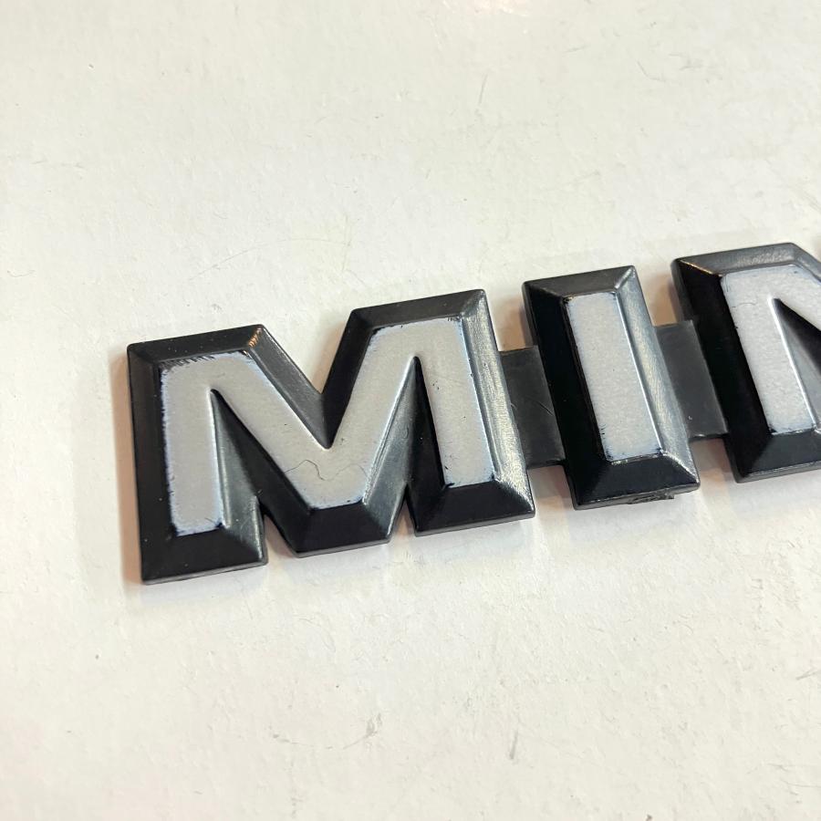 ローバー 現品 ミニ1000トランクエンブレム・MINI : ミニ