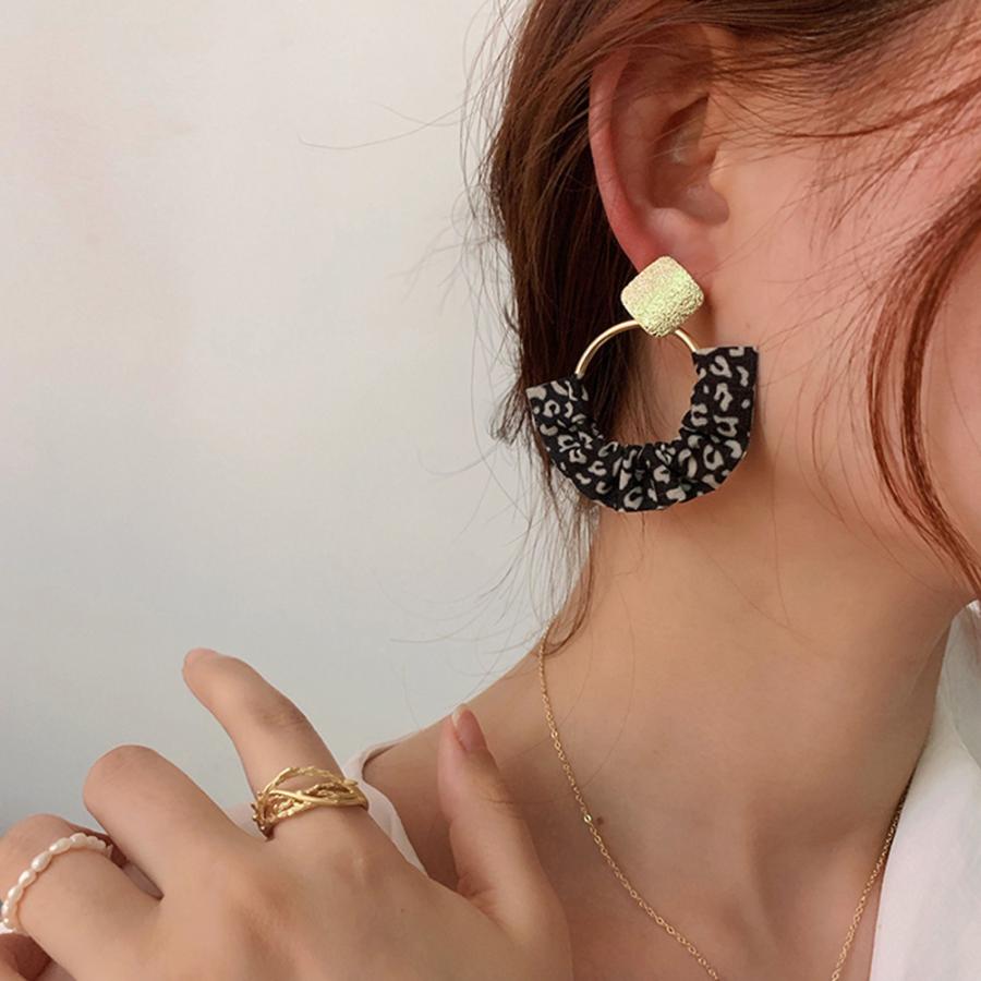 サークルピアス 大きめ レディース 花柄ピアス 揺れる リングピアス おしゃれ アクセサリー 韓国風 ピアス 結婚式 二次会 ネコポス可 80byu 011 Miniministore 通販 Yahoo ショッピング