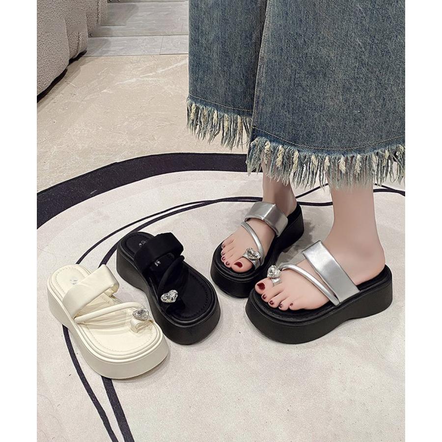 キャラクター付きホワイトサンダル miniministore（ミニミニストア） 厚底サンダル ハートビジュー付き