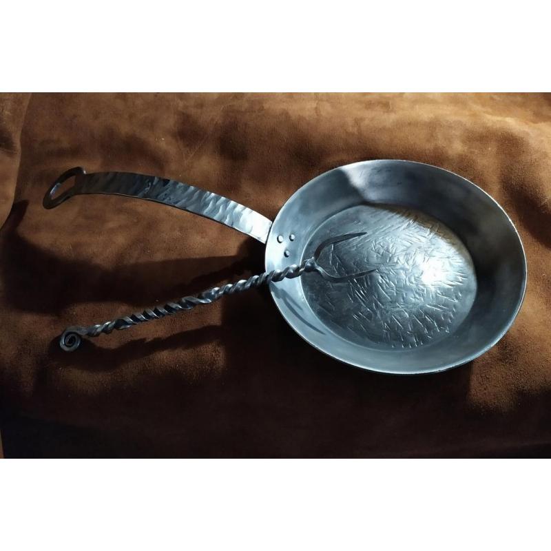 鍛造 ハンドメイド フライパン&フォーク チェコ製 : ミニモト 鍛造 ハンドメイド フライパン&フォーク チェコ製 : ミニモト