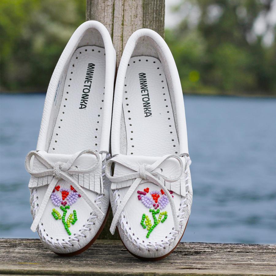 MINNETONKA ビーズ装飾 ホワイトモカシン 7 Minnetonka（ミネトンカ） 【30%OFF】 ミネトンカ公式 ビーズモカシン