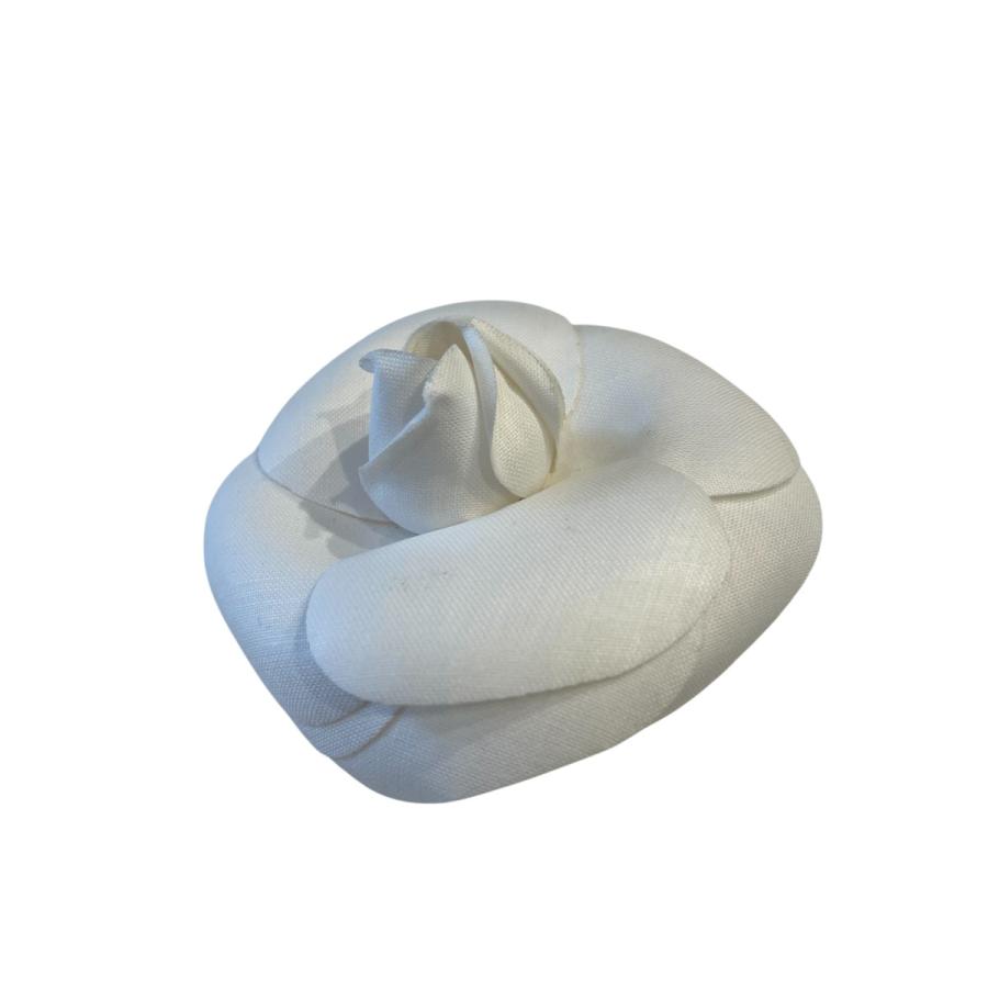 【中古】 CHANEL シャネル カメリア コサージュ ブローチ レディース ブランド アクセサリー ホワイト系 入学式 卒業式 同窓会 謝恩会 ABランクの画像
