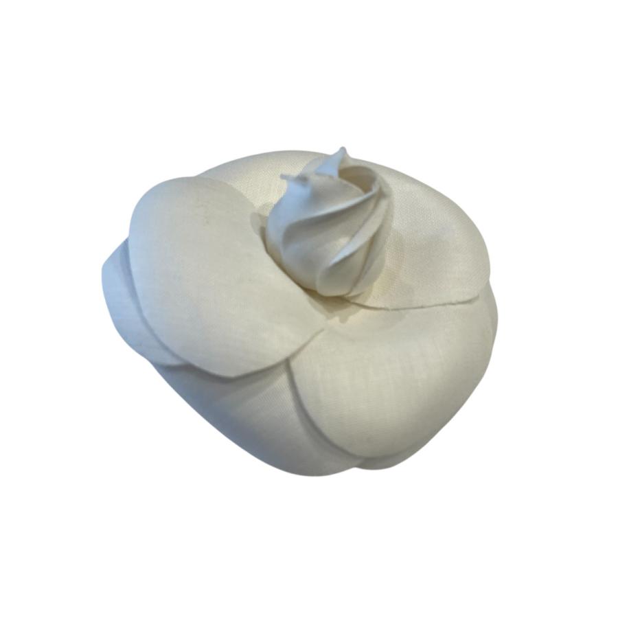 【中古】 CHANEL シャネル カメリア コサージュ ブローチ レディース ブランド アクセサリー ホワイト系 入学式 卒業式 同窓会 謝恩会 ABランクの画像