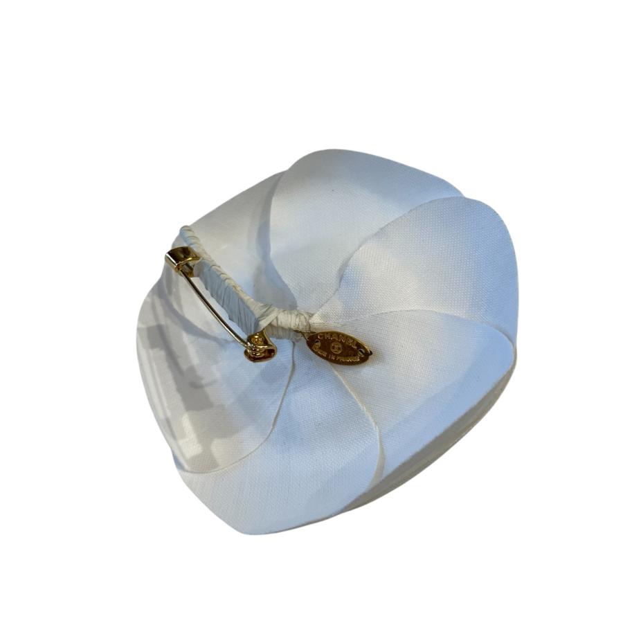 【中古】 CHANEL シャネル カメリア コサージュ ブローチ レディース ブランド アクセサリー ホワイト系 入学式 卒業式 同窓会 謝恩会 ABランクの画像