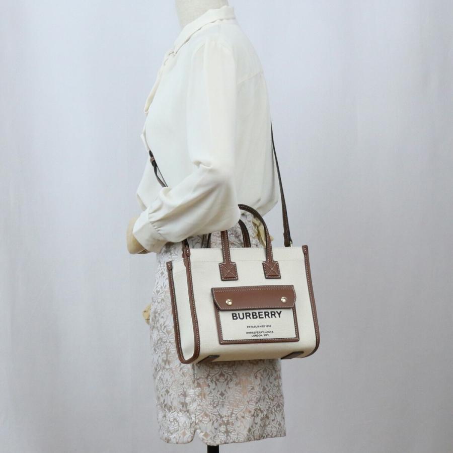 バーバリー BURBERRY トートバッグ ブランド ショルダー付 2way 通勤 通学 8044143 A1395 ミニ ツートン キャンバス＆レザー NATURAL-TAN ホワイト系 ブラウン系の画像