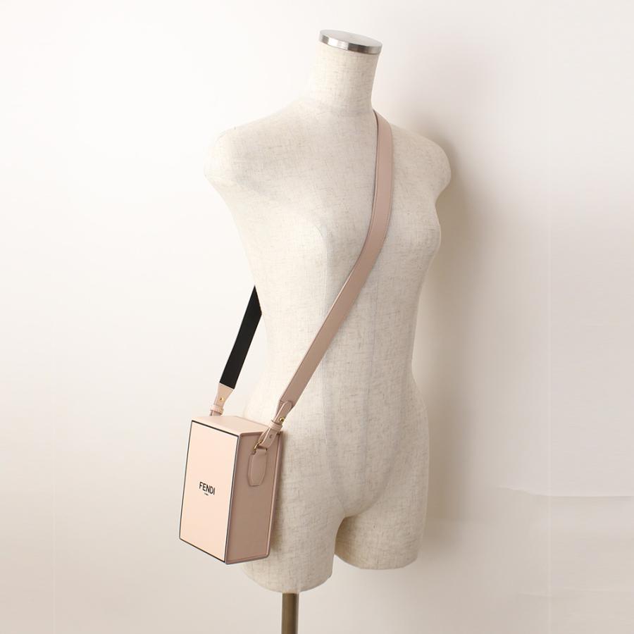 P5%還元 6日0時〜24時】 フェンディ ショルダーバッグ・ポシェット