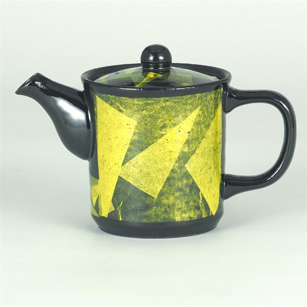 九谷焼 うまちゃ黒hhポット大 銀彩 黄 ティーポット おしゃれ 食器 グラス カトラリー かわいい 茶器 可愛い きゅうす 来客用 お茶 きゅうす 古希の御祝 就任祝い 可愛い 引出物 親戚 創業記念 Kutani Teapot N131 13 ミラクルハウス