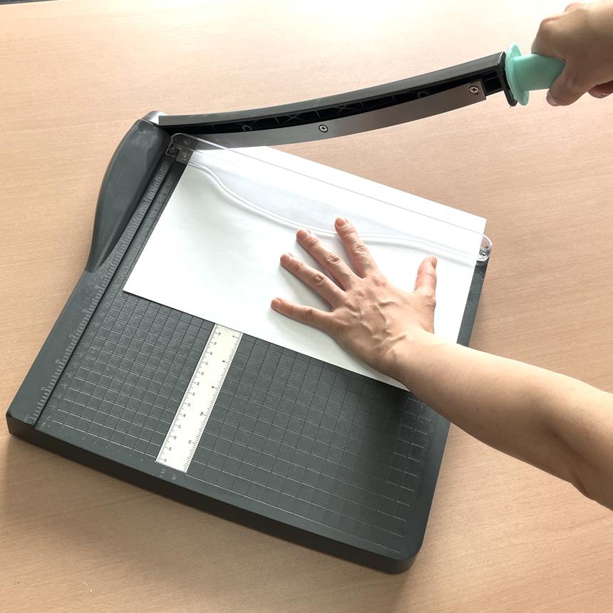 爆買 ペーパーカッター 裁断機 a4 カッティングマシン ズレ防止 A4 紙