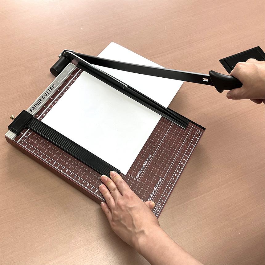 爆買 ペーパーカッター 裁断機 a4 3台セット カッティングマシン ズレ