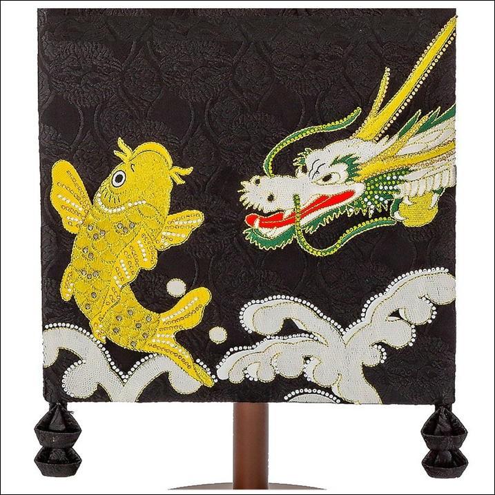 名前旗 総刺繍 鯉と龍 大 家紋 癒し彩刺繍 パワーストーン房 名入れ旗 なまえ旗 男の子 土台付 名前 生年月日入れ代すべて込み 76 63 76 63 Kamon みらい屋 通販 Yahoo ショッピング