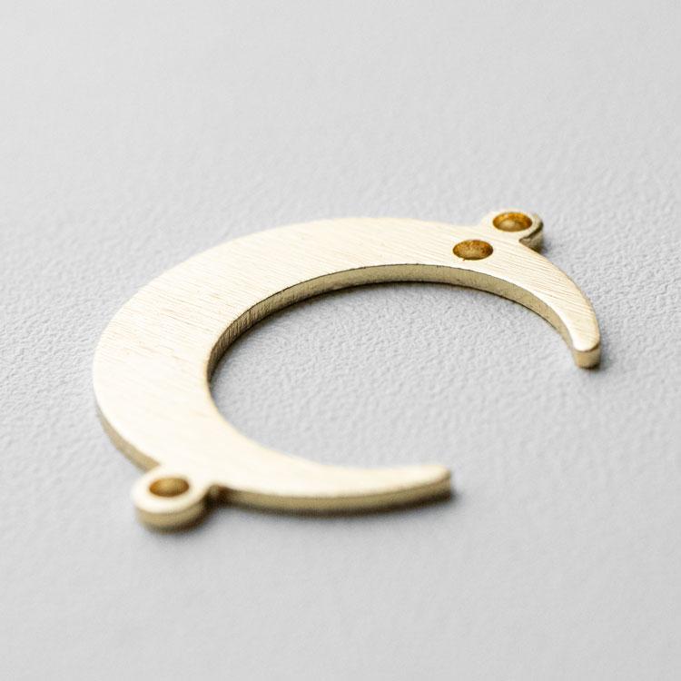 ハンドメイド　チャーム　★22 16.5×22mm】メタリックハーフムーンチャーム (5個入)アクセサリー