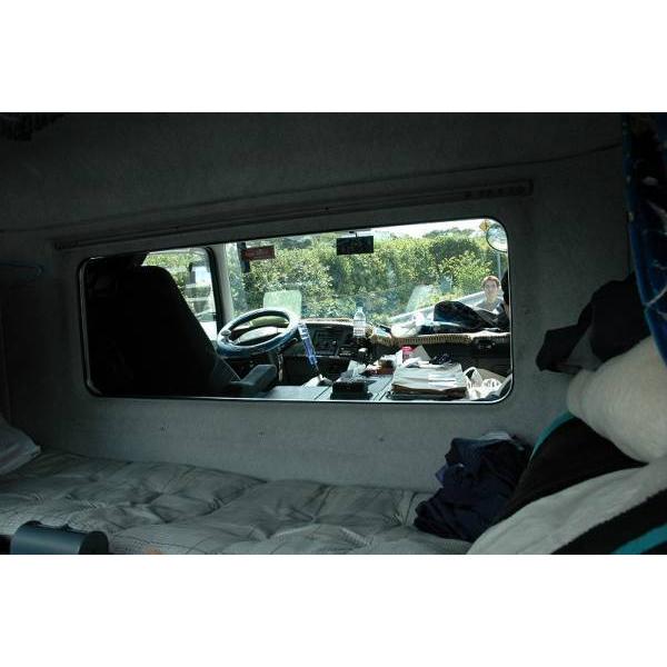 三菱ふそう NEWスーパーグレート スーパーミラー ベッド窓 （ リア窓
