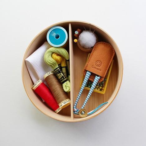 コハナ cohana 曲げわっぱの道具箱 色:あおい　刺しゅう枠15cm 000000001695_O6IZy3S.jpg