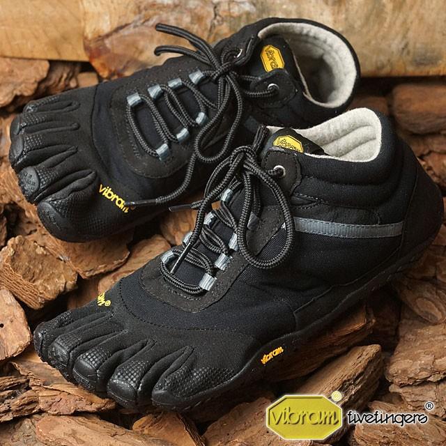 五本指デザインのTrek Ascent、アウトドアに最適なブラックシューズ。 Vibram FiveFingers（ビブラムファイブフィンガーズ） メンズ MEN TREK