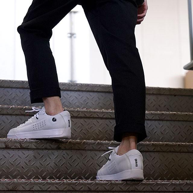 9*1様 グラビス　gravisターマックゴルフシューズ 白×黒　26センチ　超 9*1様 グラビス gravisターマックゴルフシューズ 白×黒 26センチ 超