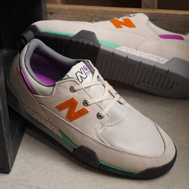new balance am562