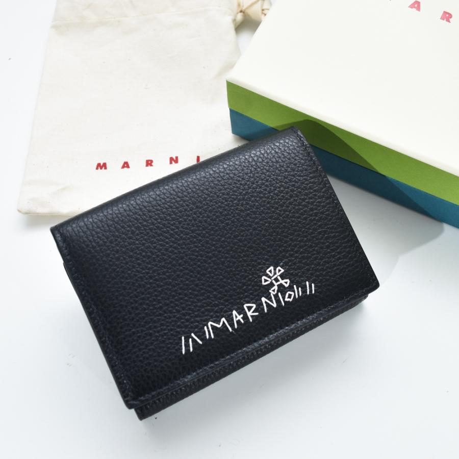 【新品未使用】MARNI マルニ 三つ折りウォレット 財布 刺繍 スティッチ ブルー レザー製三つ折りウォレット、マルニシンボル刺繍入り | Marni