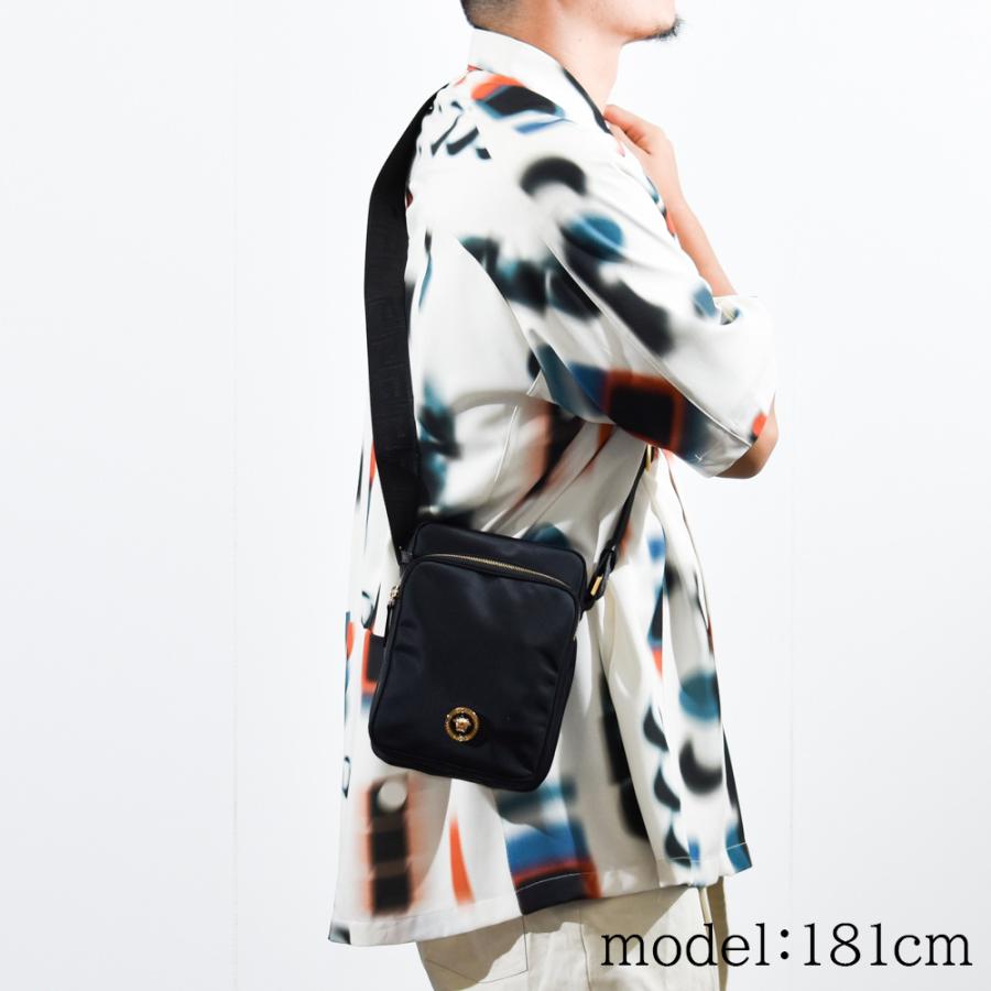 新品 VERSACE ヴェルサーチェ 国内正規 メデューサ ショルダーバッグ VERSACE ヴェルサーチ バッグ メンズ ショルダーバッグ ナイロン