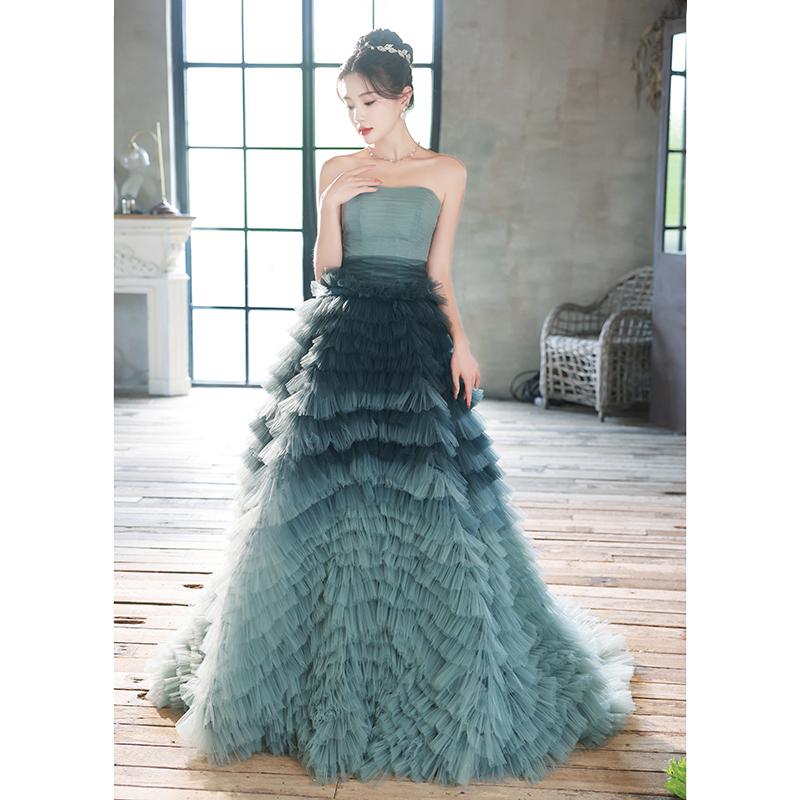 水色フリルストラップレスドレス