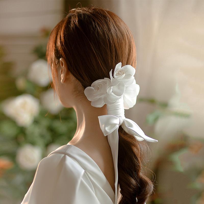 ウエディング ヘッドドレス リボン フラワー ホワイト 髪飾り 花嫁 ウェディング ヘアアクセサリー 前撮り ブライダル 二次会 披露宴 韓国風  パーティー 結婚式