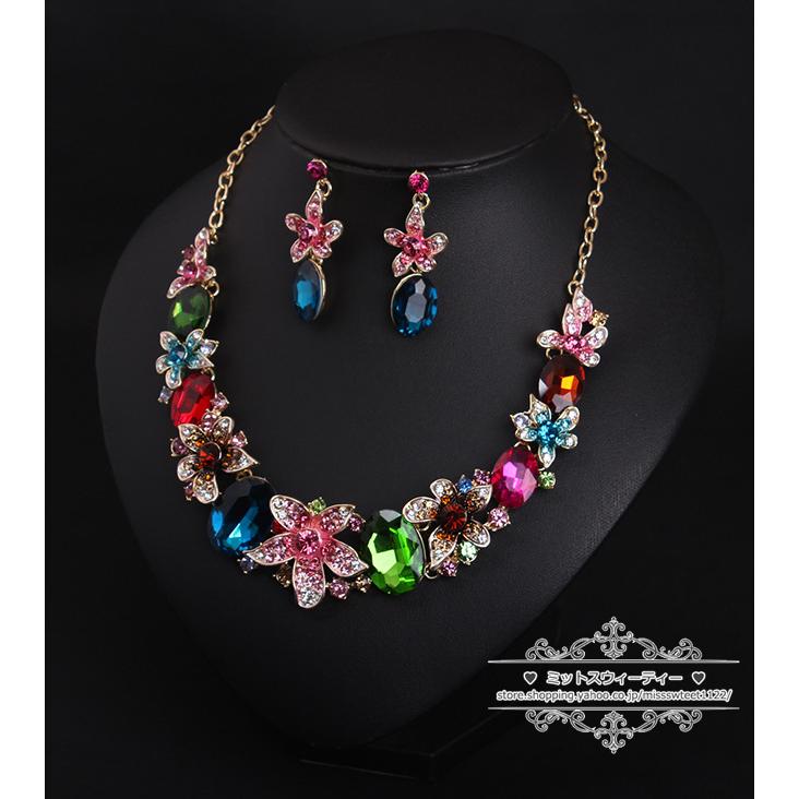 スワロフスキー エメラルドグリーン ネックレスとイヤリングセット スワロフスキー エメラルドグリーン ネックレスとイヤリングセット