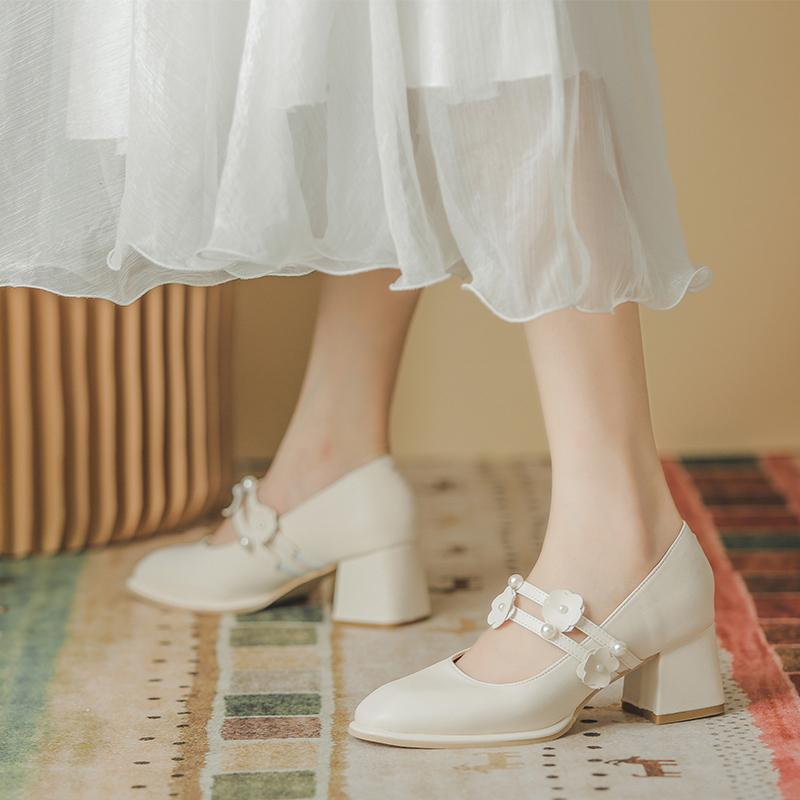 パンプス 太ヒール ベージュ ブラック 結婚式 花 ウェディングシューズ 6cmヒール パーティー ストラップ 美脚 ブライダル 花嫁 二次会 披露宴 前撮り おしゃれ Sz152 ミットスウィーティー 通販 Yahoo ショッピング