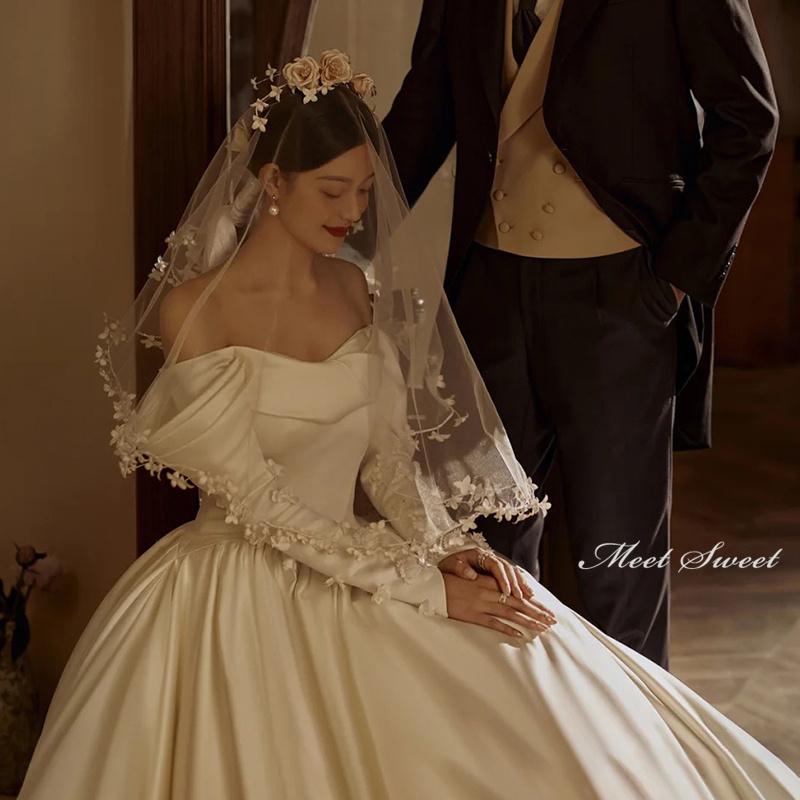 ウェディングドレス ウエディングドレス 二次会 2次会 結婚式 披露宴 前撮り 後撮り ブライダル ロングドレス 花嫁 Aラインドレス サテン オフショルダー 長袖の画像
