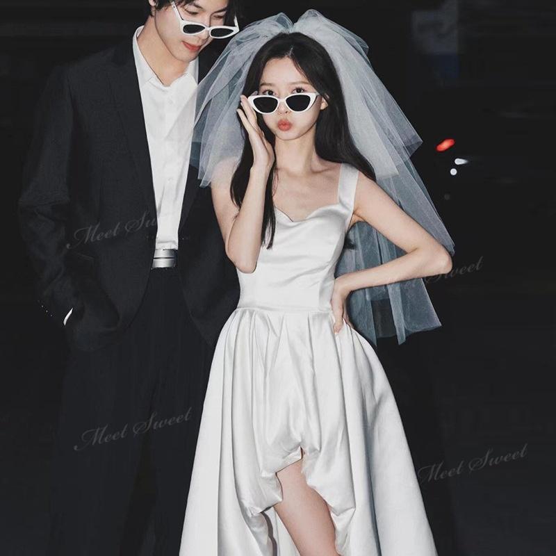 ウェディングドレス Aライン ミニドレス 前短後長 バルーンスカート ノースリーブ 二次会 結婚式 披露宴 前撮り 発表会 花嫁 ウエディングドレス 花嫁ドレスの画像