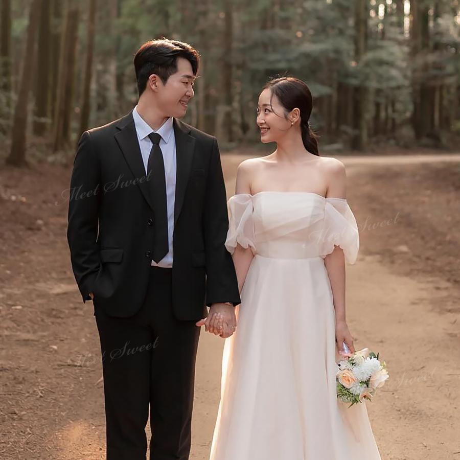 ウェディングドレス ふんわり オフショルダー パフスリーブ Aライン ロング 二次会 結婚式 披露宴 前撮り 後撮り 発表会 花嫁 ウエディングドレス 花嫁ドレスの画像