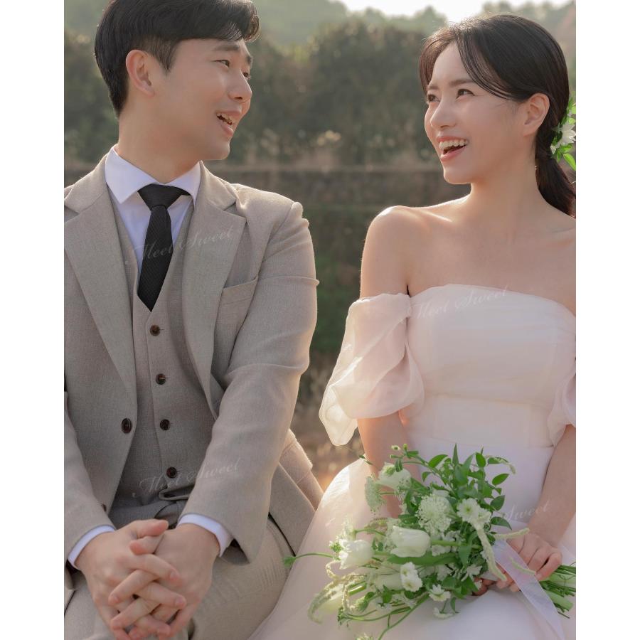 ウェディングドレス ふんわり オフショルダー パフスリーブ Aライン ロング 二次会 結婚式 披露宴 前撮り 後撮り 発表会 花嫁 ウエディングドレス 花嫁ドレスの画像
