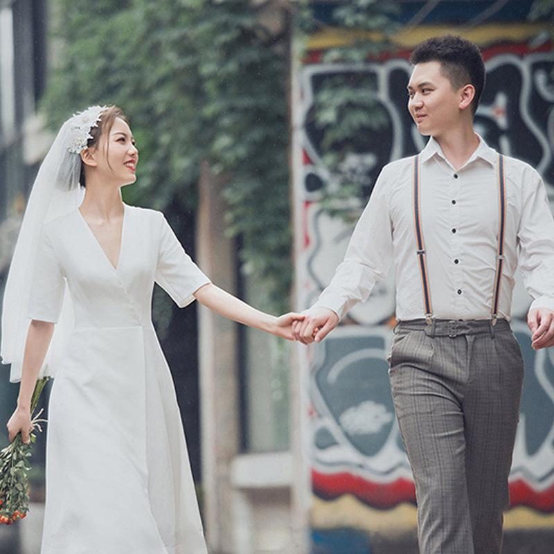 ウェディングドレス Vネック ミモレ丈 ホワイト 軽い 半袖 シンプル 結婚式 花嫁 披露宴 二次会 前撮り パーティー ブライダル ウエディングドレス フォーマル