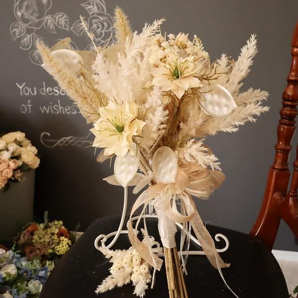 シック ドライフラワー風 クラッチブーケ アレルギーや海外渡航持ち込みok 前撮り スワッグ157 Bo157 花とブーケのアトリエ美鈴ヤフー店 通販 Yahoo ショッピング